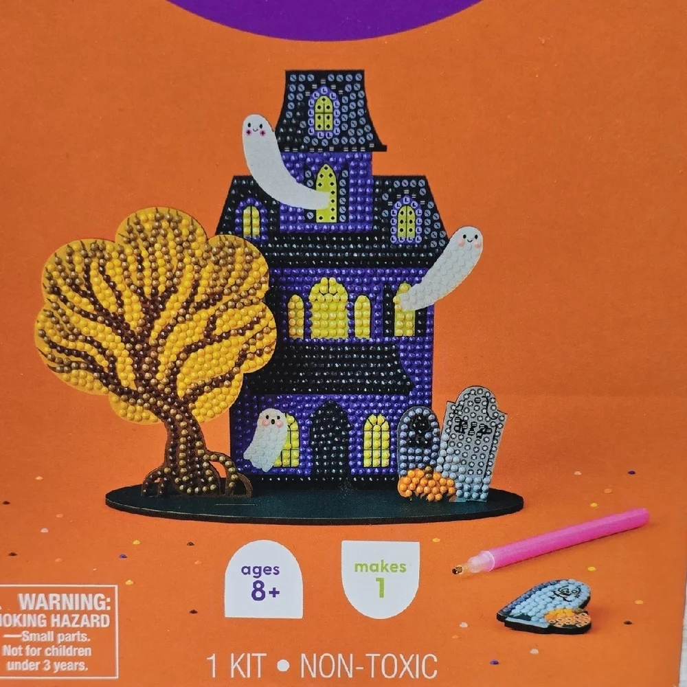 Mondo Llama Create‑Your‑Own Glow‑in‑the‑Dark Gem Art Scene Kit